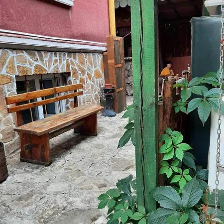 2b Host Hostel