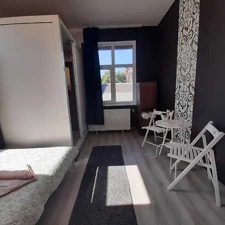 Auberge de jeunesse 2b Host